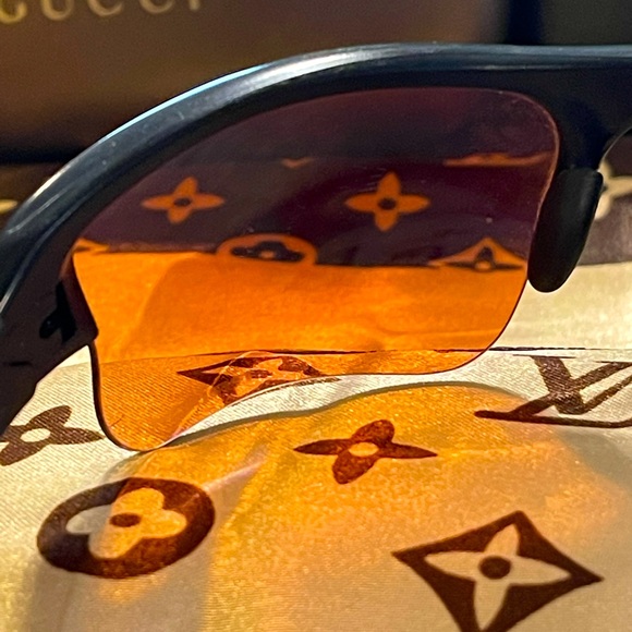 Polarized Oakley Flak Sunglasses w/ Case - Picture 9 of 16